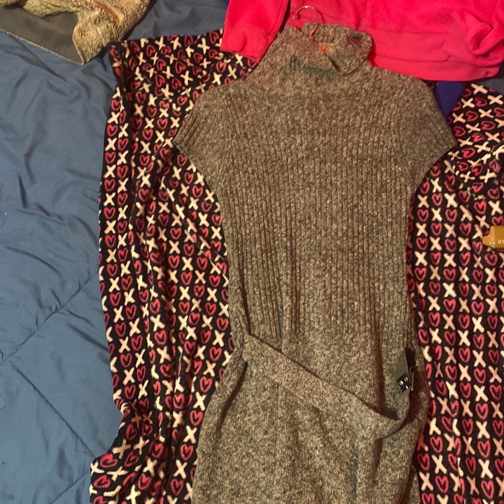 Grayish/Whitish Turtle Neck